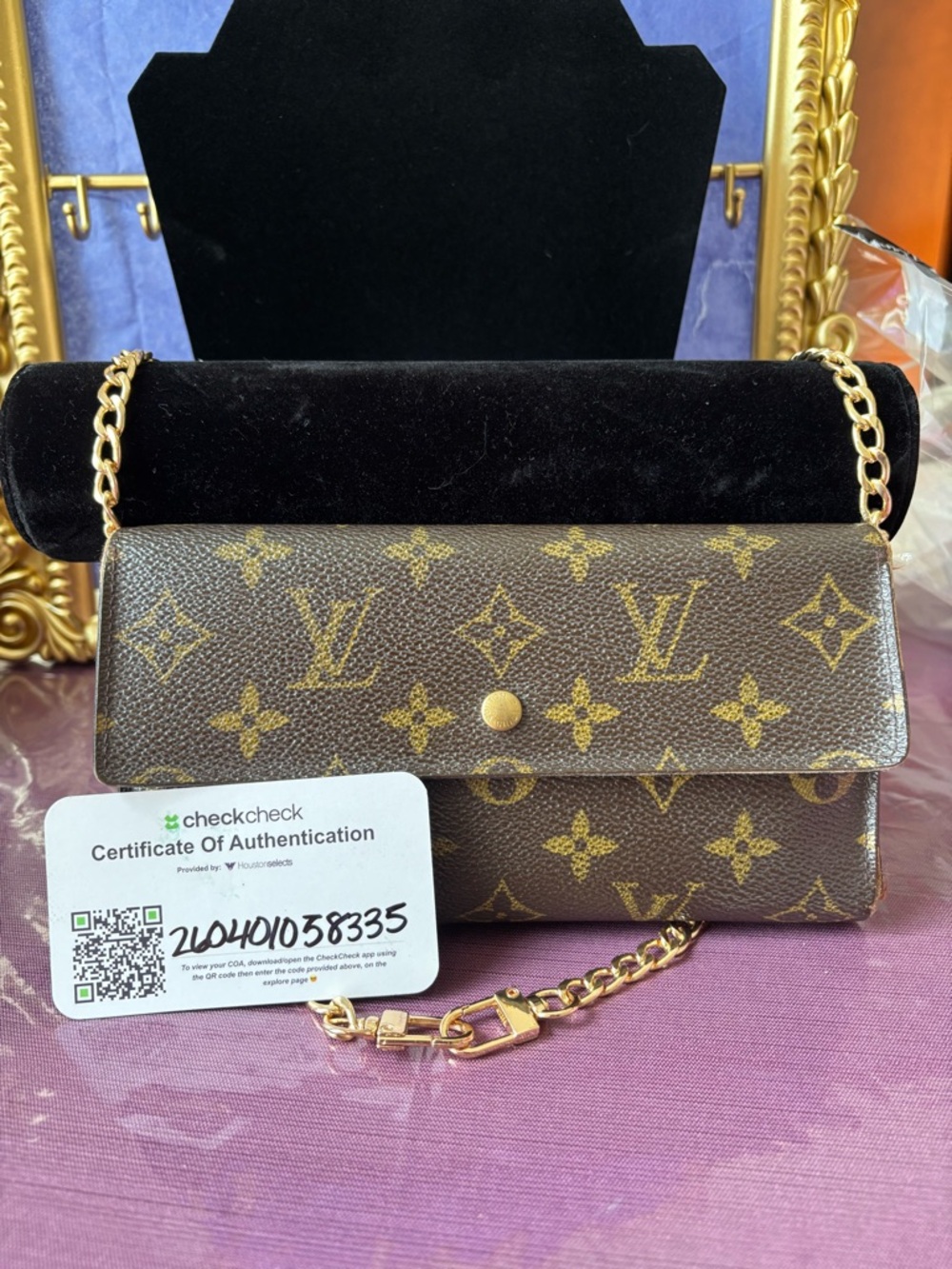 Louie Vuitton wallet with chain comes with COA